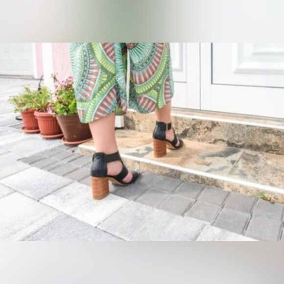 PRIMARK Black Pebbled Leather Gold Tone Buckle Brown Stacked Block Heel Sandals - Picture 2 of 12